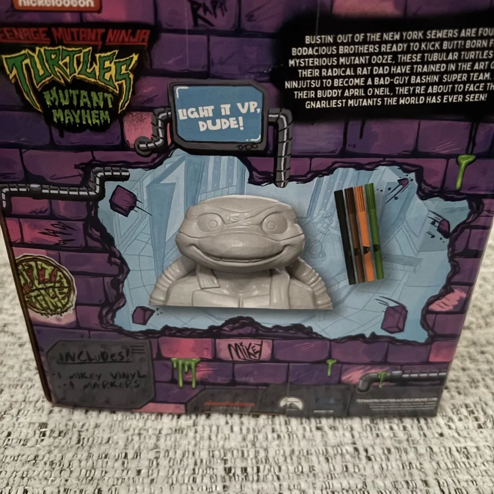 Nickelodeon Teenage Mutant Ninja Turtles Mikey Color-Your-Own Light Up Vinyl